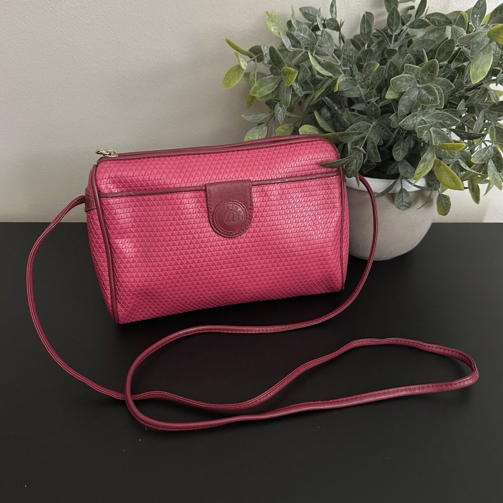 Vtg Liz Claiborne Crossbody Bag Fuchsia Hot Pink Triangle Logo Vinyl Handbag 80s